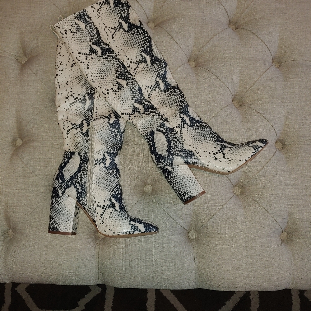 STEVE MADDEN SATELLITE TALL BOOT